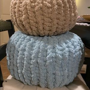 Chunky Knit Pillow Pouf